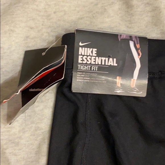 NWT Nike Crop Essential Black Dri Fit Leggings XS - Picture 4 of 8